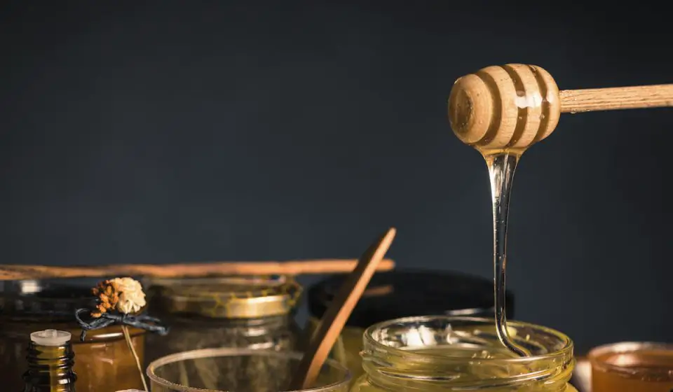 Real Honey vs. Fake Honey – How to Tell the Difference - Bee Real Honey